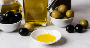 Знак высшего качества: почему настоящее оливковое масло горчит и щекочет горло?